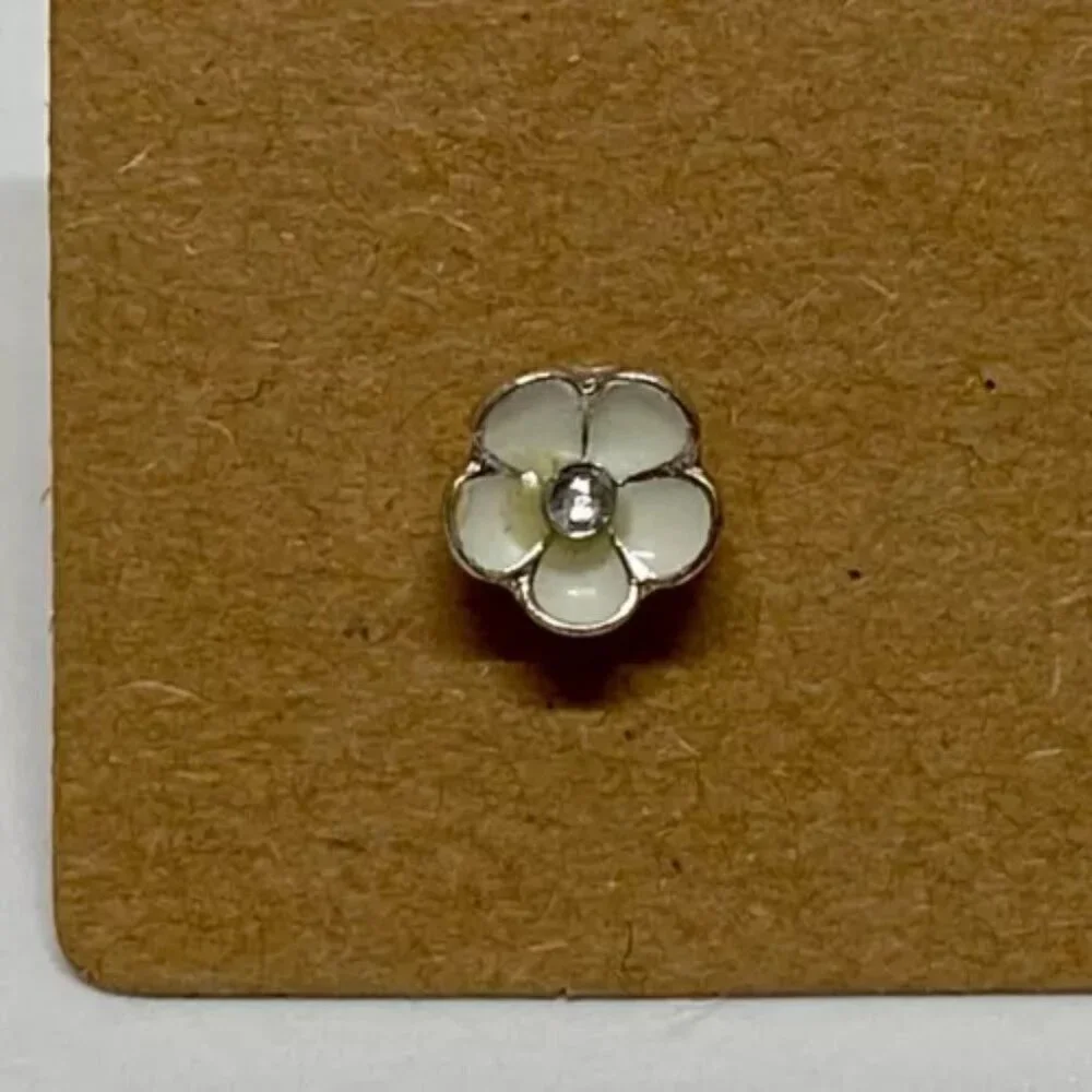 Claire's Sensitive Solution Flower Earrings White Silver Tone Stud‎ Flowers NWOT